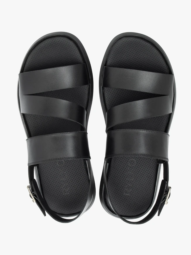 Schwarze Sandalen aus genarbtem Leder