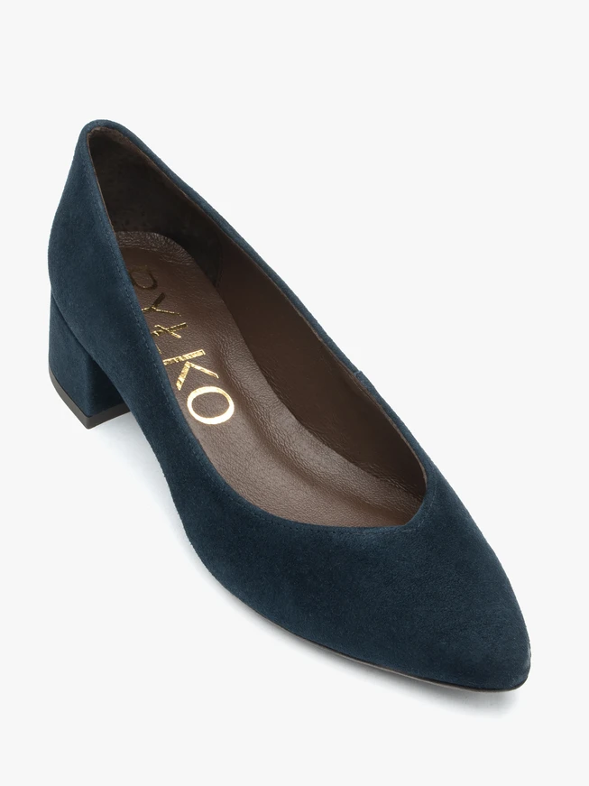Marineblaue Pumps aus Veloursleder