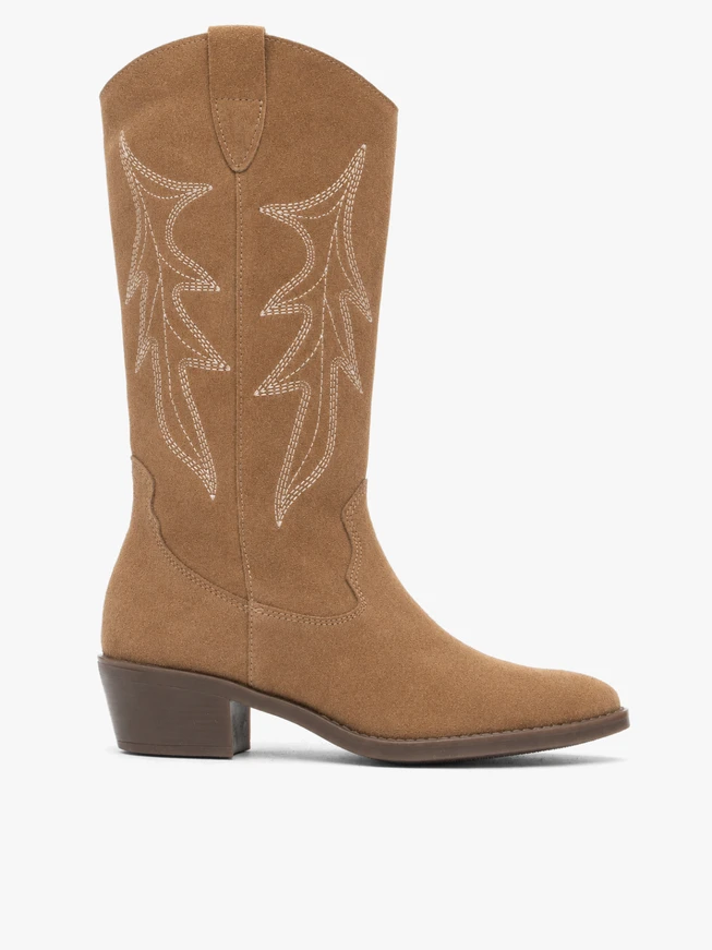 Beige cowboy boots with stitching
