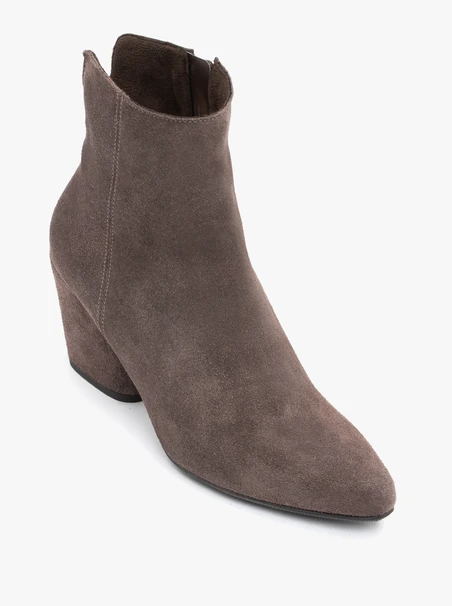 Stöckelschuhe aus braunem Velours