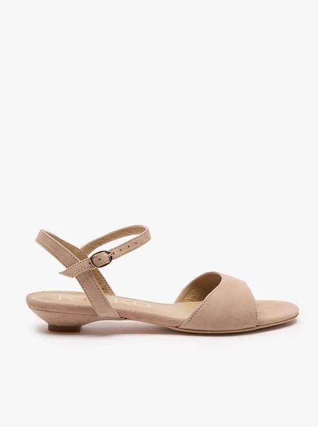 Beigefarbene Clutch-Sandalen