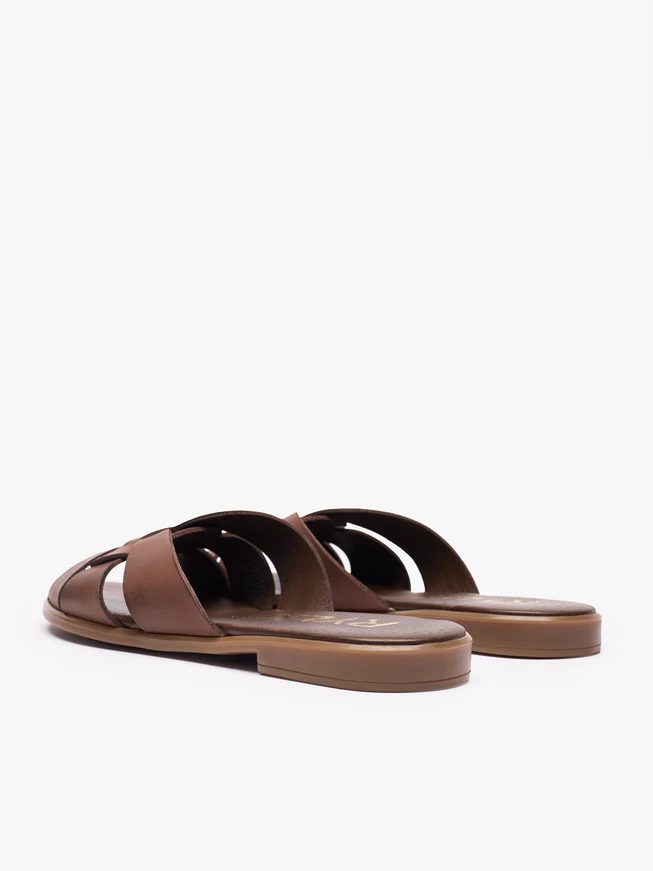 Braune Flip-Flops mit Ausschnitt