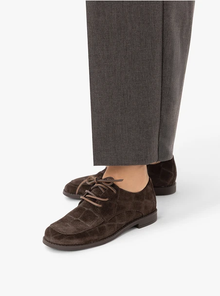 Dark brown half shoes crocodile leather pattern