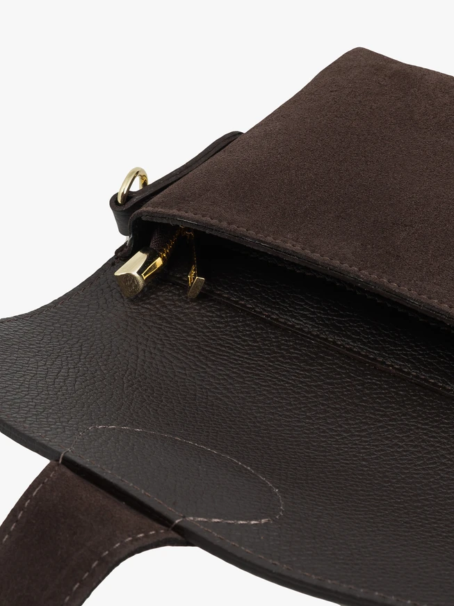 Brown kidney bag