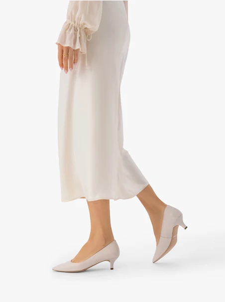 Kremowe czółenka ślubne kitten heels