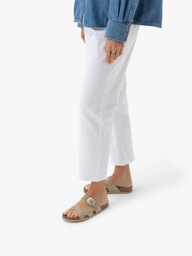 Sandfarbene Flip-Flops mit Zierschnalle