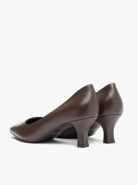 Brown grain leather pumps with stiletto heel
