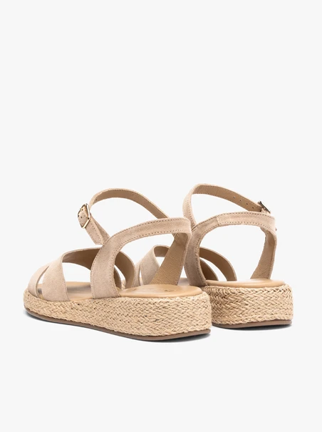 Beigefarbene Sandalen mit Schnürboden
