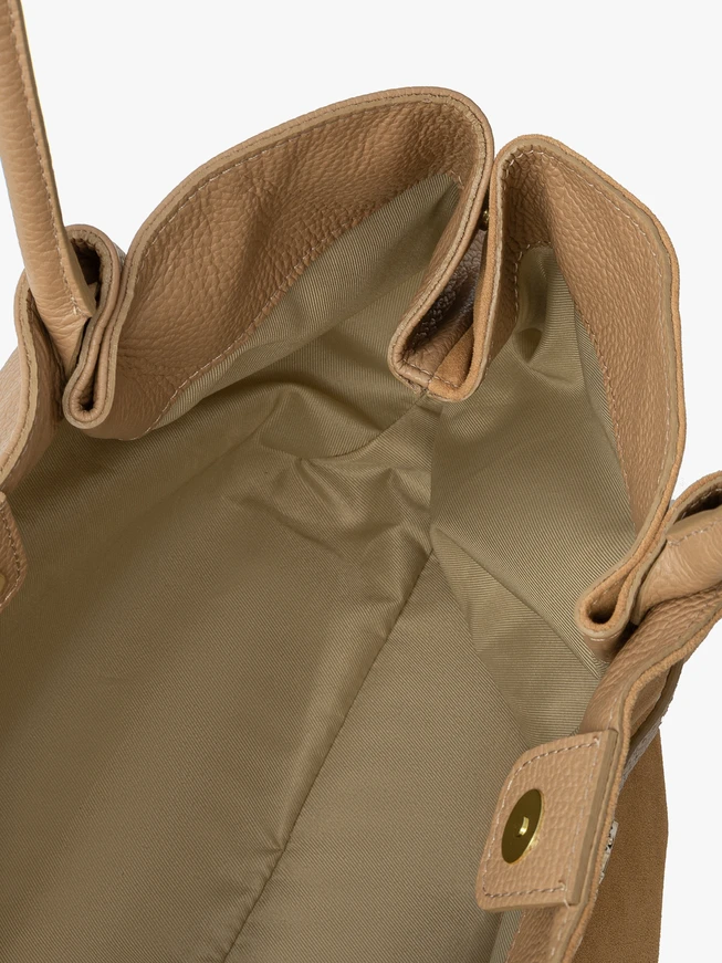 Große rote Shopper-Tasche
