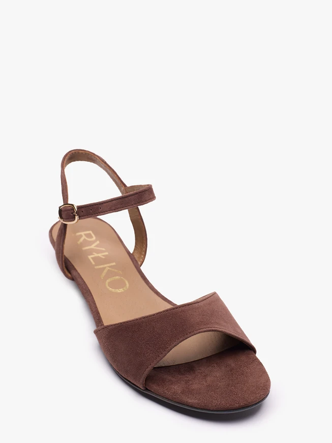Braune Clutch-Sandalen