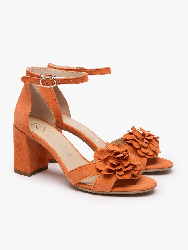 Orangefarbene Blumen-Sandalen mit Absatz