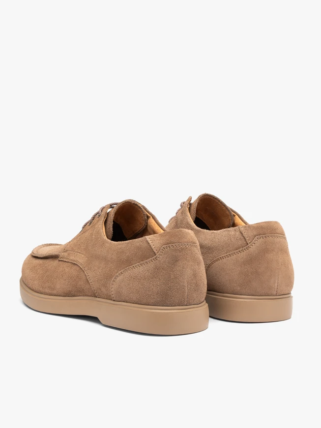 Halbschuhe aus hellbraunem Veloursleder