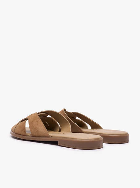 Beigefarbene Flip-Flops mit Ausschnitt