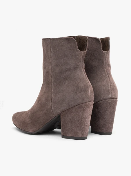Stöckelschuhe aus braunem Velours