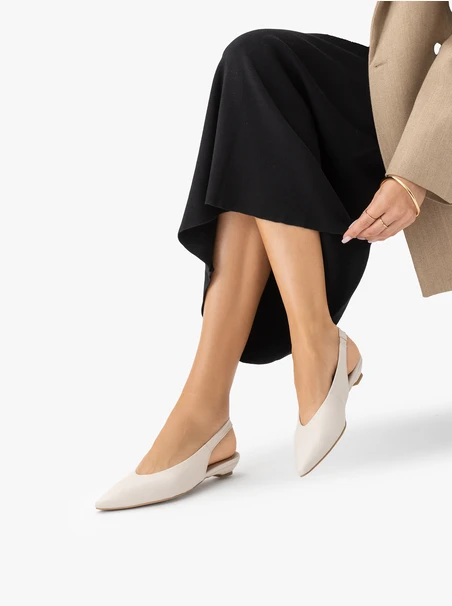 Kremowe czółenka slingback w szpic