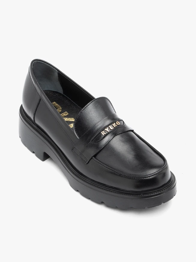 Black half-boots with trapper bottom