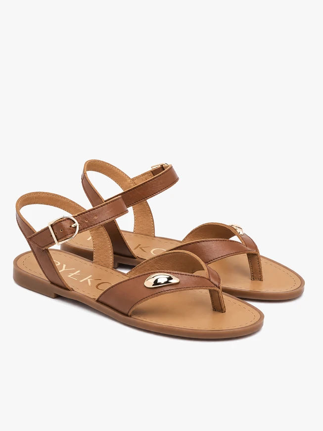 Braune Flip Flops mit Verzierung