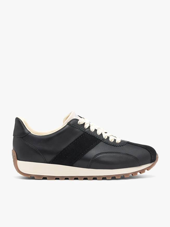 Schwarze Sporthalbschuhe