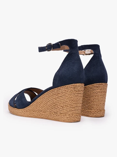 Marineblaue Plateausandalen