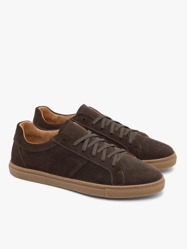 Dunkelbraune Sporthalbschuhe