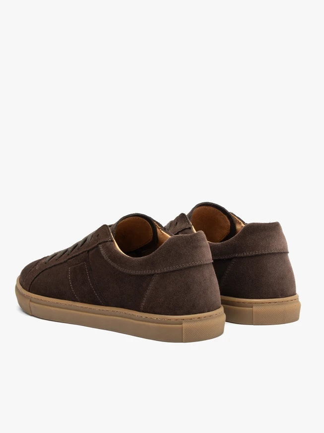 Dunkelbraune Sporthalbschuhe