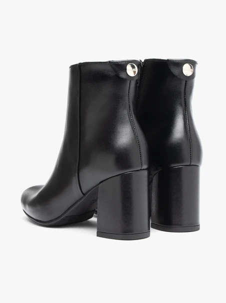 Schwarze Stöckelschuhe aus Leder
