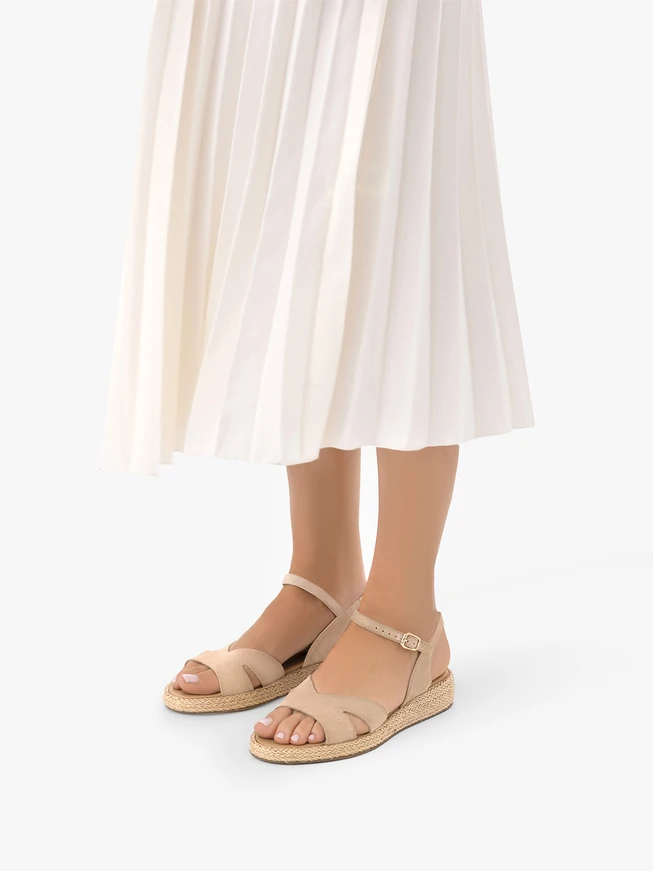 Beigefarbene Sandalen mit Schnürboden