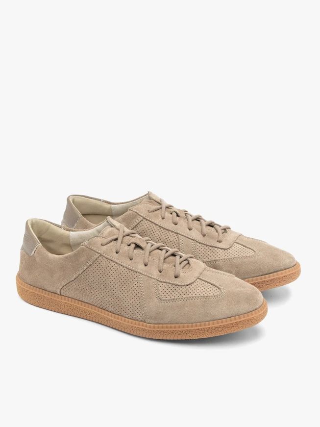Beige halbe Sportschuhe mit Perforationen