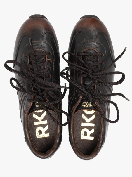 Schattierte Sporthalbschuhe