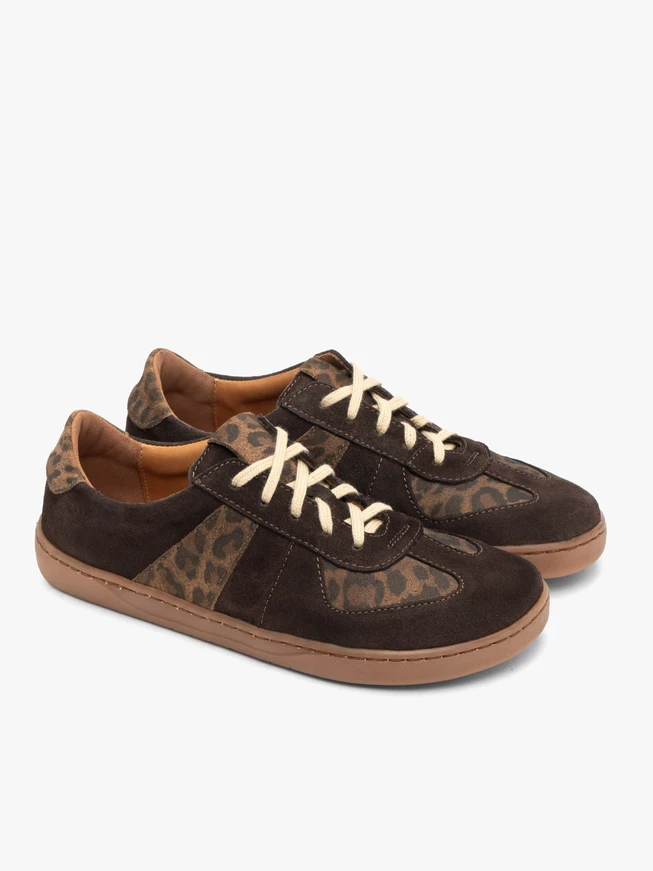 Halbschuhe aus braunem Velours und foliertem Leder