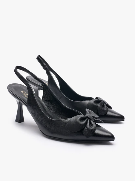 Czarne czółenka bez pięty slingback z kwiatem