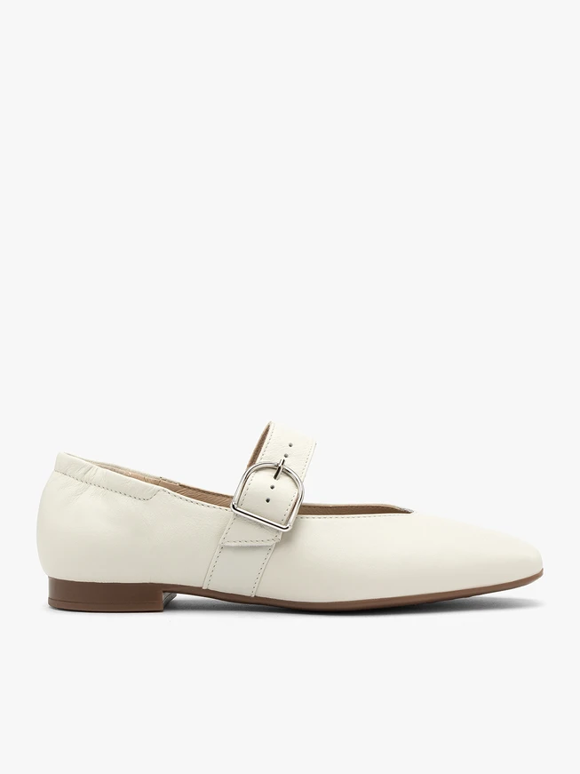 Mary Jane Ballerinas in Creme und Weiß