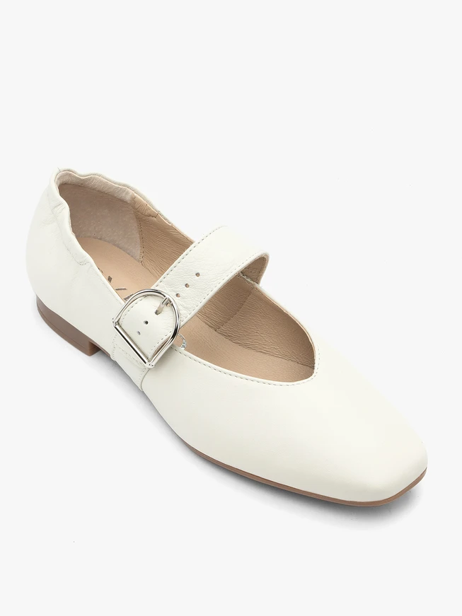 Mary Jane Ballerinas in Creme und Weiß