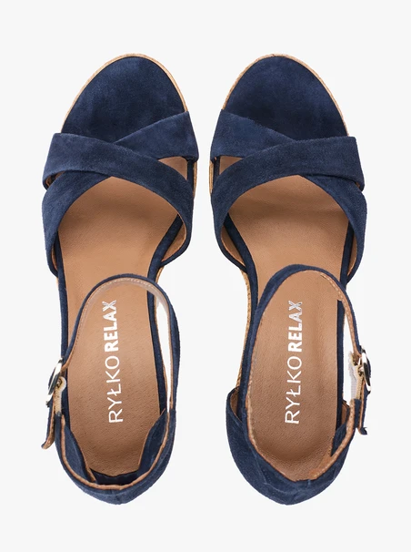 Marineblaue Plateausandalen