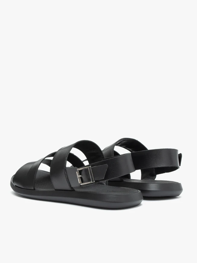 Schwarze Sandalen aus genarbtem Leder