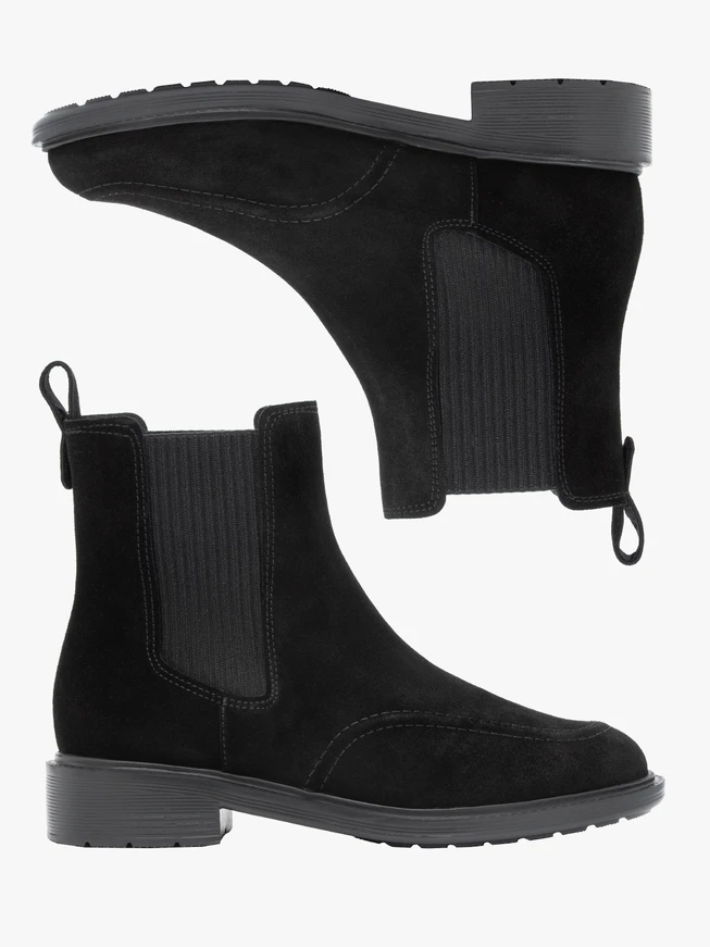 Schwarze Velourspantoffeln