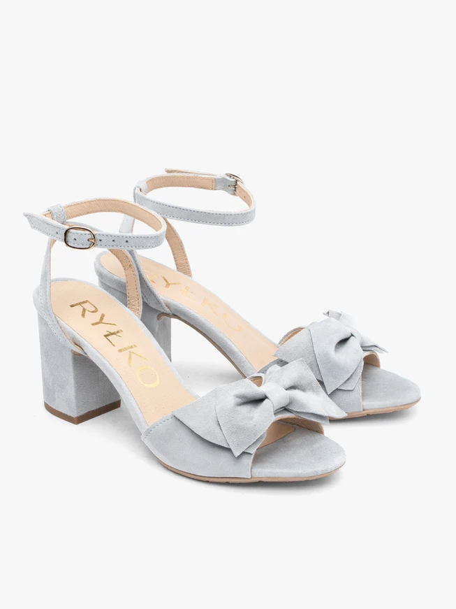 Light blue heeled sandals with detachable bow