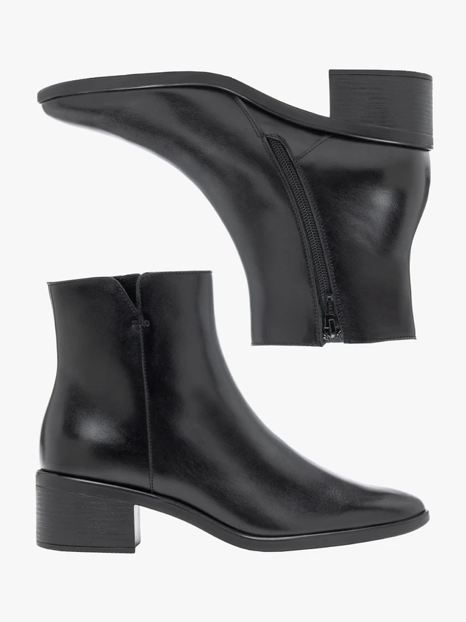 Schwarze Lederstiefel
