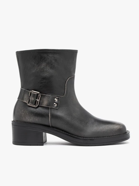 <p>Black-and-gray biker boots</p>