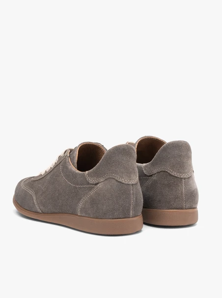 Sportschuhe aus grauem Veloursleder