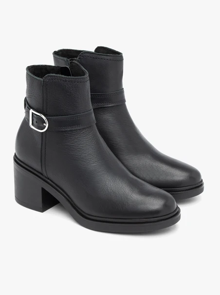 Schwarze Stiletto-Stiefel mit Riemen und Schnalle
