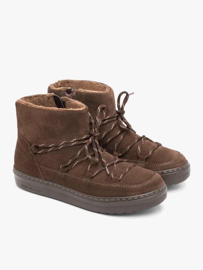 Brown lace-up snow boots