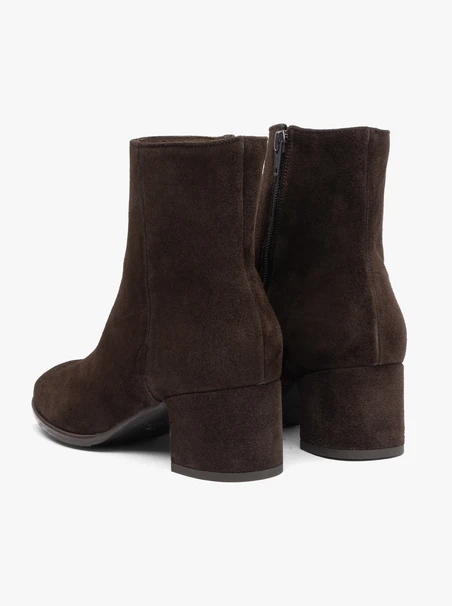 Braune Velourslederstiefel