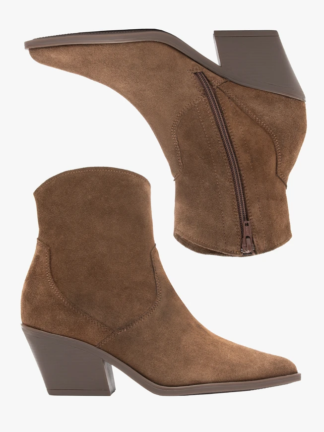 Braune Cowboystiefel aus Velours