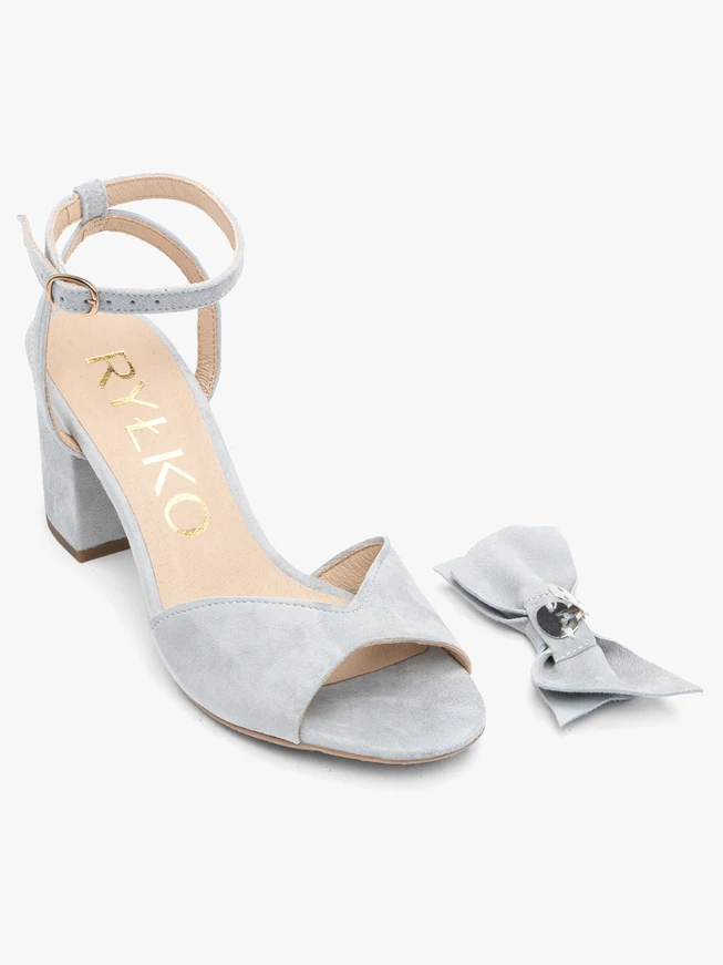 Light blue heeled sandals with detachable bow