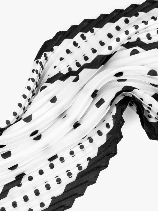 Black and white scarf 50x50 cm