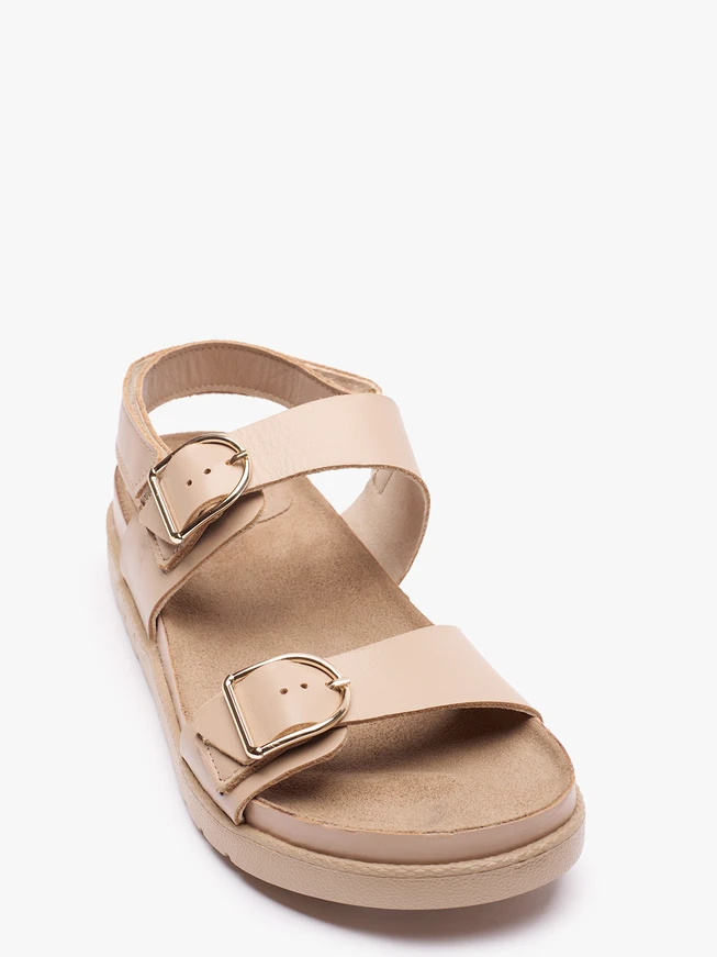Beigefarbene Sandalen aus genarbtem Leder