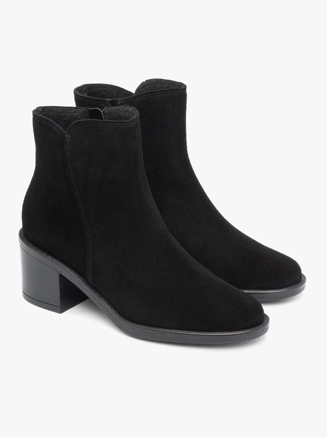 Schwarze Veloursstiefel