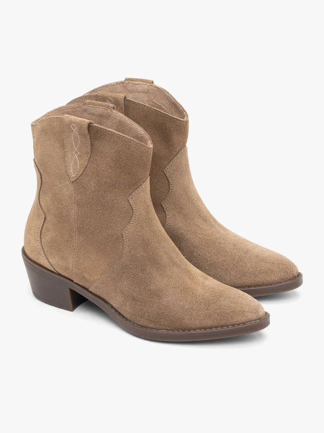 Beigefarbene Cowboystiefel