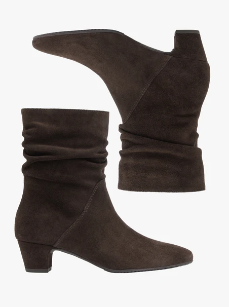 Braune Knitterstiefel